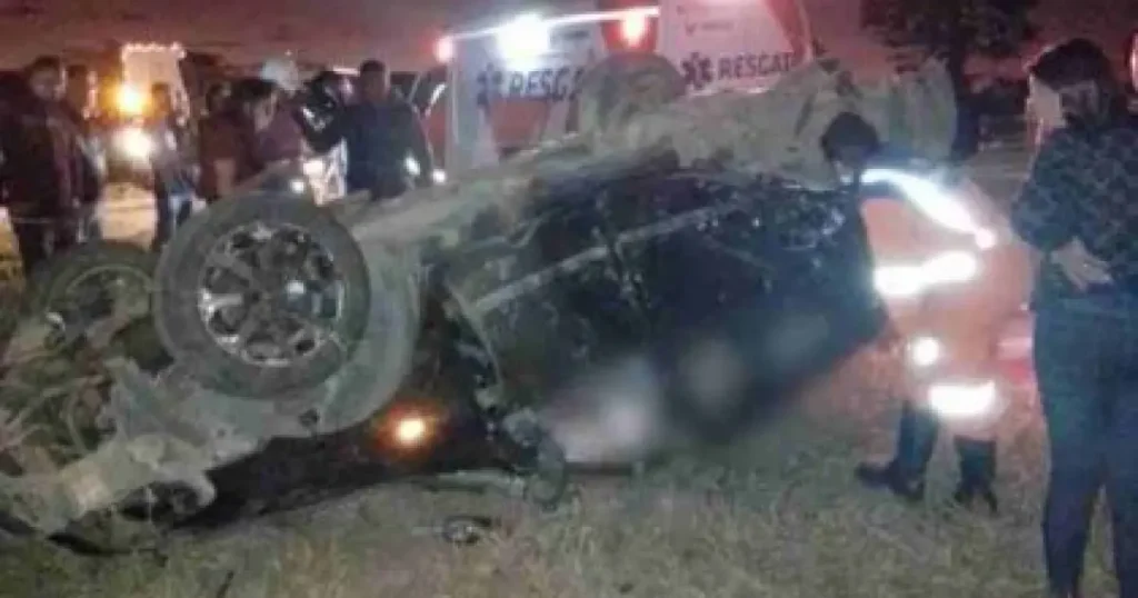 Batida entre carros deixa motorista preso nas ferragens, em Vitória da Conquista