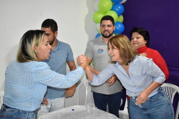 Cida Moura e João de Deus Conquistam Moradores em Animado Bate-Papo na Beira Rio