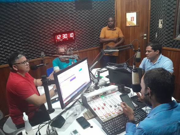 ITAPETINGA | MARTELO BATIDO: CIDA MOURA E JOÃO DE DEUS ESTÃO UNIDOS E PRESIDENTES CONCEDEM ENTREVISTA