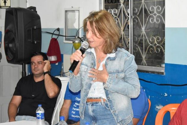 Moradores se Reúnem para Ouvir Cida, João e Pré-Candidatos em Animado Bate-Papo no Bar de “Pé de Chumbo” na Rua Humberto de Campos