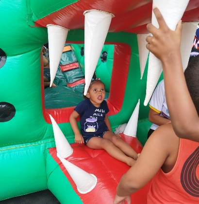 ITAPETINGA | LÍDERES COMUNITÁRIOS REALIZAM HOMENAGEM ÀS CRIANÇAS NO BAIRRO QUINTAS DO SUL