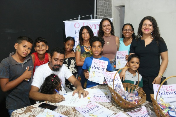 ITAPETINGA | O LIVRO ‘MÁGICO DOS SETE REINOS’ DO ESCRITOR VALDEIQUE OLIVEIRA FOI LANÇADO COM GRANDE SUCESSO NA ACADEMIA ITAPETIGUENSE DE LETRAS