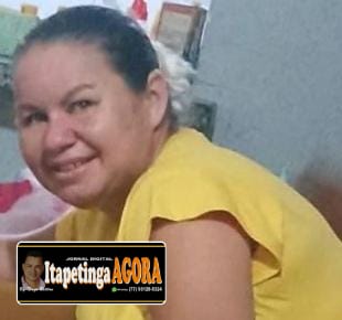 MULHER MORRE AO CAIR DE MOTOCICLETA