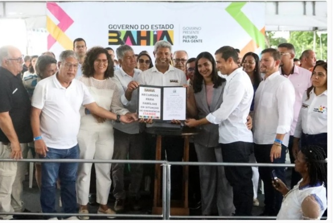 ITAMBÉ | GOVERNADOR JERÔNIMO ENTREGA NOVA DELEGACIA, PAVIMENTAÇÃO ASFÁLTICA E EQUIPAMENTOS AGRÍCOLAS