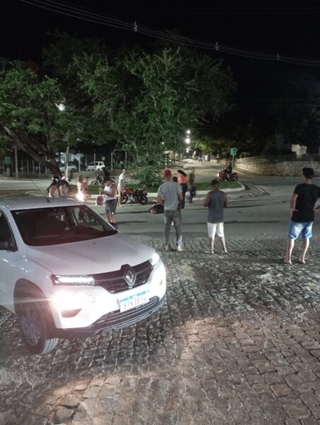 Itapetinga: Homem cai de moto em movimento na Izai Amorim