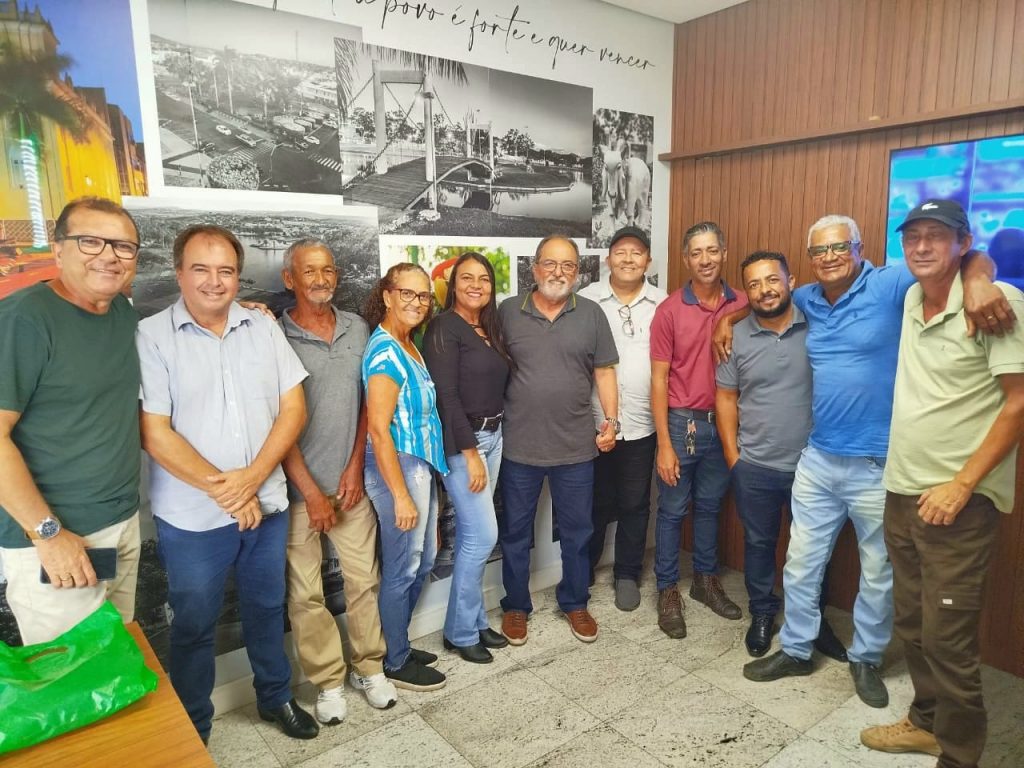 ITAPETINGA: PREFEITO EDUARDO HAGGE RECEBE REPRESENTANTES DA AGRICULTURA FAMILIAR E BUSCA CAMINHOS PARA FOMENTAR O SETOR - Fala Livre