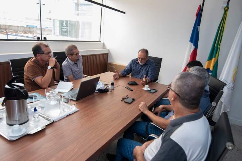 ITAPETINGA: PREFEITO EDUARDO HAGGE SE REÚNE COM LIDERANÇAS POLÍTICAS PARA DEBATER NOVOS PROJETOS PARA O MUNICÍPIO - Fala Livre