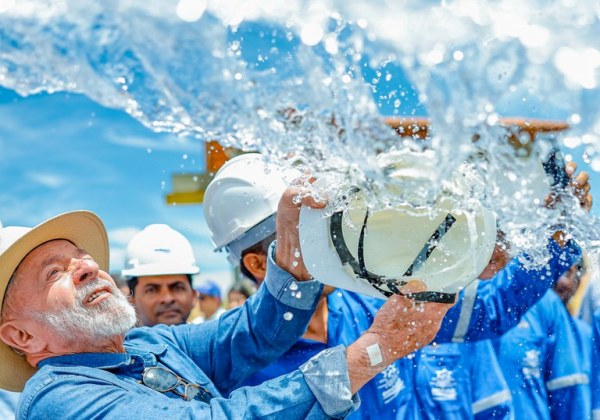 LULA INAUGURA ADUTORA DA FÉ, NA BAHIA, E AUTORIZA OBRAS COM INVESTIMENTO DE R$ 540 MILHÕES