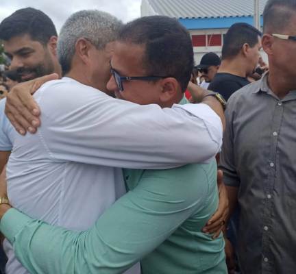 ITAPETINGA | EM ÁUDIO GOVERNADOR JERÔNIMO DESEJA "FELIZ PÁSCOA" AO EX-CANDIDATO A PREFEITO AMARAL JÚNIOR