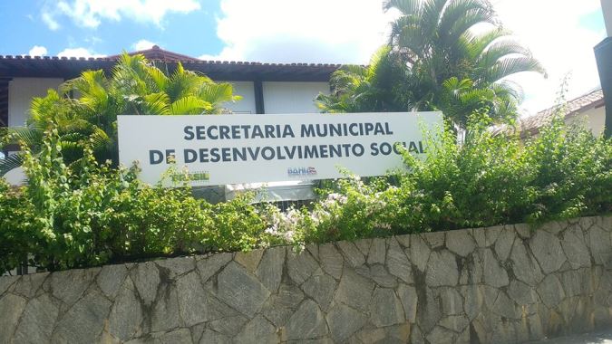 ITAPETINGA | FUNCIONÁRIO DA SECRETARIA DE DESENVOLVIMENTO SOCIAL DEVERIA IR AOS MEIOS DE COMUNICAÇÃO PARA EXPLICAR SOBRE COMENTÁRIOS EM REDES SOCIAIS