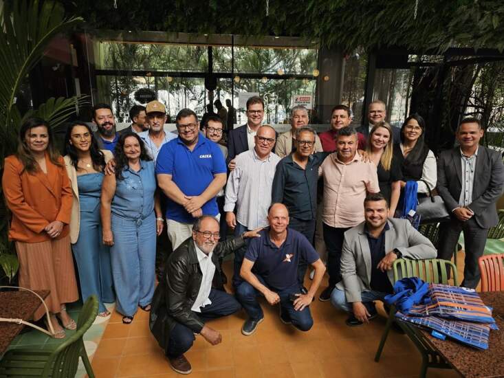 PREFEITO DE ITAPETINGA PARTICIPA DE ENCONTRO COM GESTORES DO SUDOESTE BAIANO EM VITÓRIA DA CONQUISTA, PROMOVIDO PELA CAIXA ECONÔMICA FEDERAL - Fala Livre