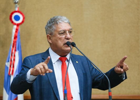 ROSEMBERG: "BOLSONARO NÃO TEM LEGITIMIDADE PARA CONTESTAR FALA DE NINGUÉM"