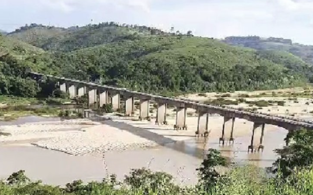 PONTE DO RIO JEQUITINHONHA DEVE SER LIBERADA PARA VEÍCULOS DE ATÉ 29 TONELADAS NOS PRÓXIMOS DIA, DIZ MINISTRO - Fala Livre