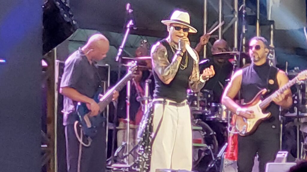 VÍDEO | IGOR KANÁRIO FAZ SHOW TRANQUILO NO PARQUE DA LAGOA EM ITAPETINGA