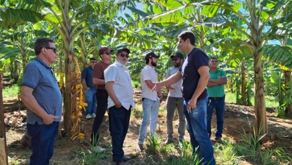 ITAPETINGA | PREFEITO EDUARDO HAGGE VISITA PROJETO AGRÍCOLA DA FAMÍLIA REZENDE
