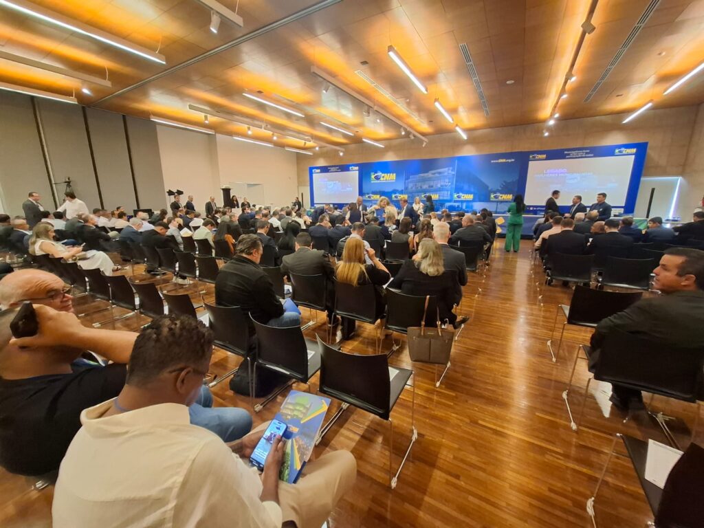 EM BRASÍLIA, PREFEITO EDUARDO HAGGE E COMITIVA PARTICIPAM DE EVENTO NA CONFEDERAÇÃO NACIONAL DOS MUNICÍPIOS