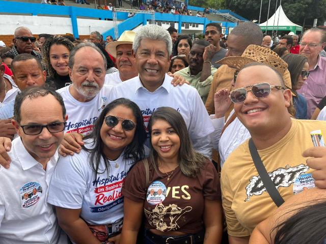 GOVERNADOR JERÔNIMO E DEPUTADO ROSEMBERG PINTO MARCAM PRESENÇA NA 54ª EXPOSIÇÃO DE ITAPETINGA