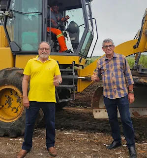 Prefeito Eduardo Hagge acompanha início do patrolamento nas estradas da zona rural de Itapetinga