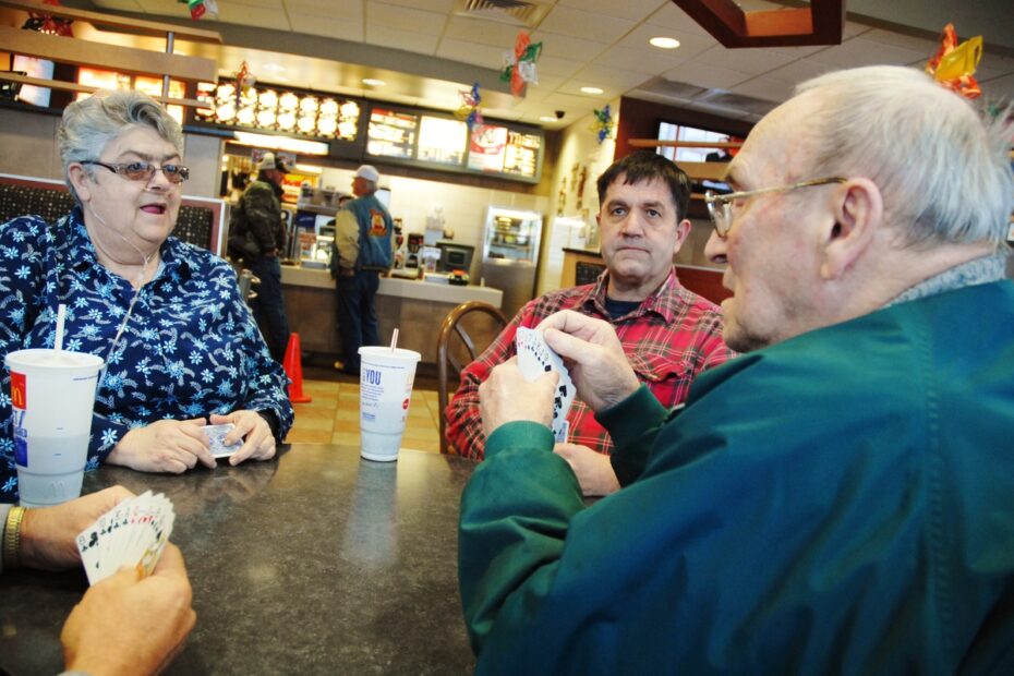 Esses jogos de cartas entretêm os Mainers há gerações