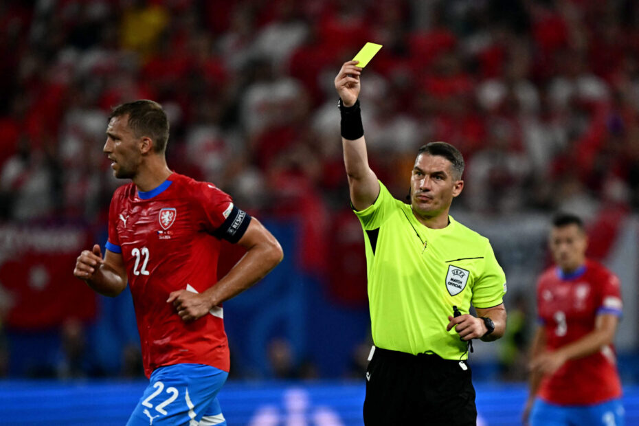 República Tcheca 1 Turquia 2: Maior número de cartas na história do Euro, artistas de Montella se classificam, tchecos fora