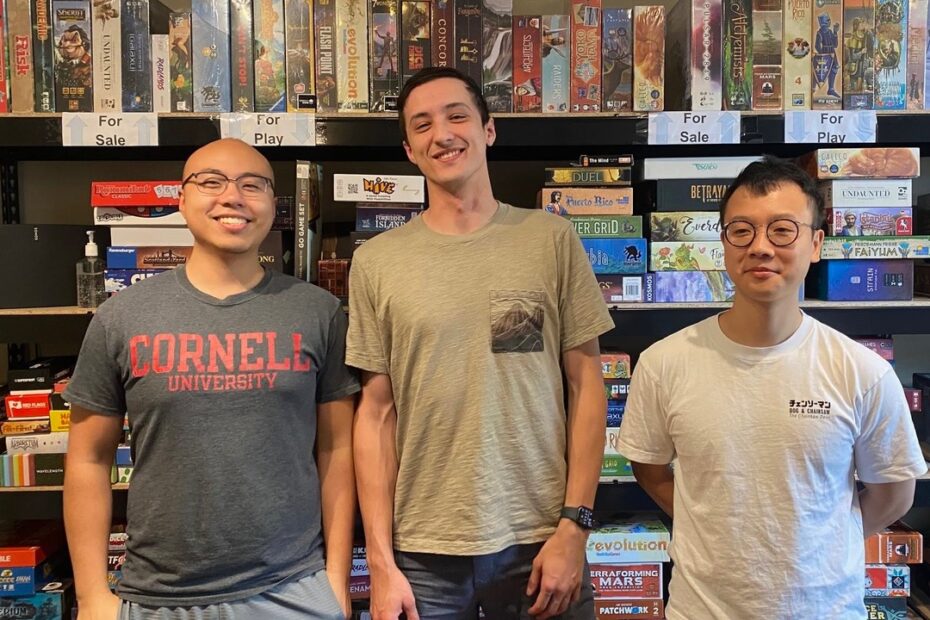 Uma loja de jogos de tabuleiro com uma seleção de primeira classe abre no centro da cidade
