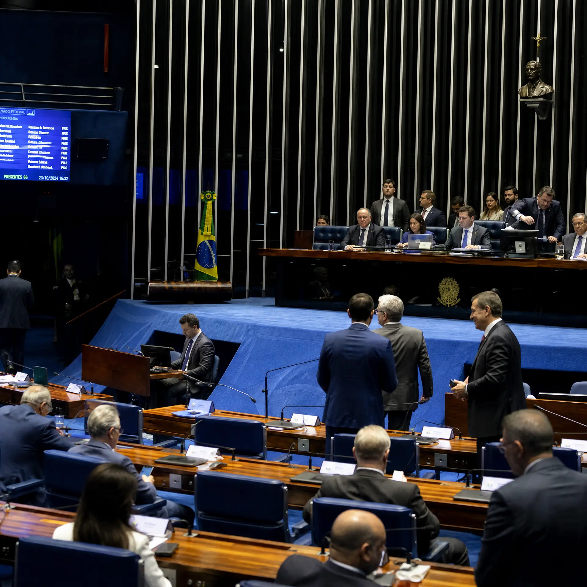 Senado aprova projeto antifacção com imposto sobre bets para financiar segurança