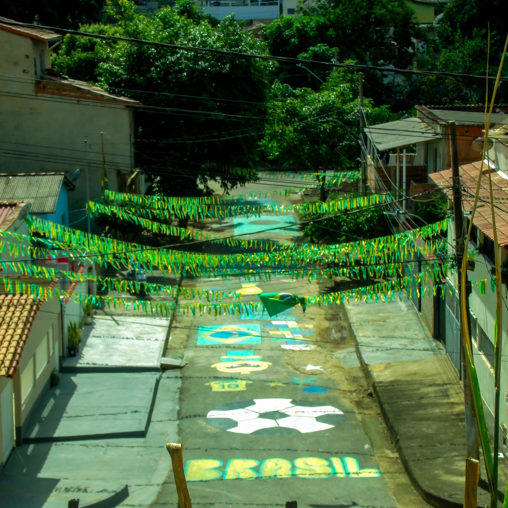 Fan culture na copa 2026: ruas pintadas, festa brasileira na times square e a tradição que atravessa gerações