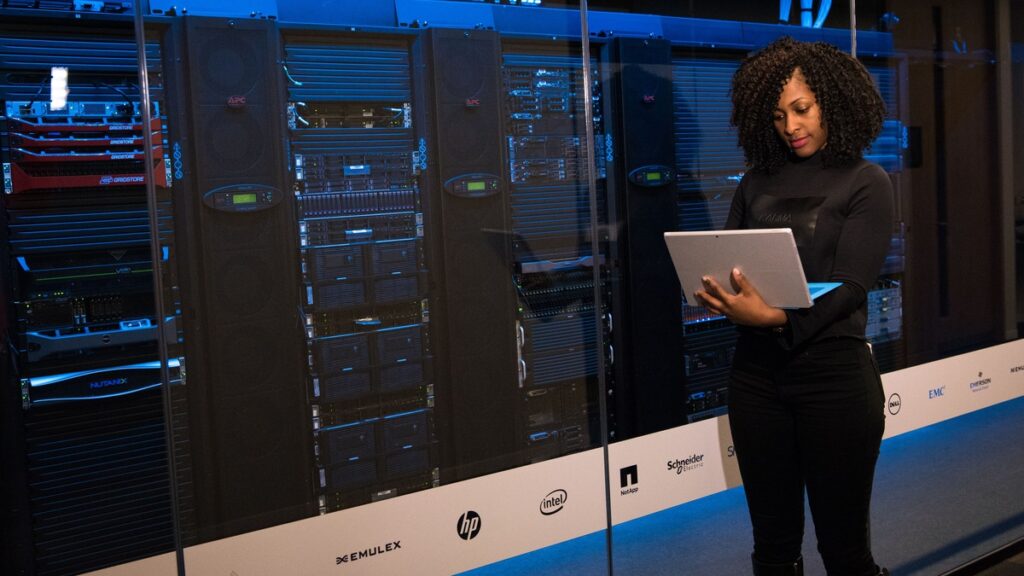 Brasil lidera expansão de data centers na américa latina com investimento de us$ 33 bilhões