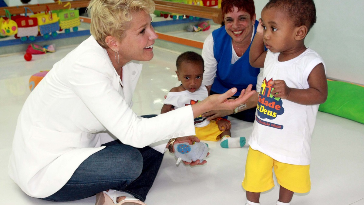 Nave inflável de 400kg: bastidores da turnê de despedida da xuxa
