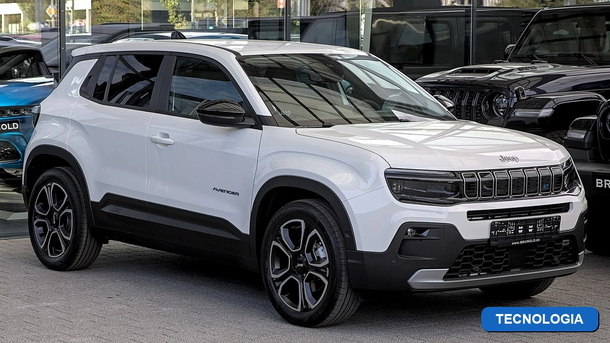 Badge da categoria Tecnologia com foto real do Jeep Avenger híbrido, o carro híbrido mais barato do Brasil