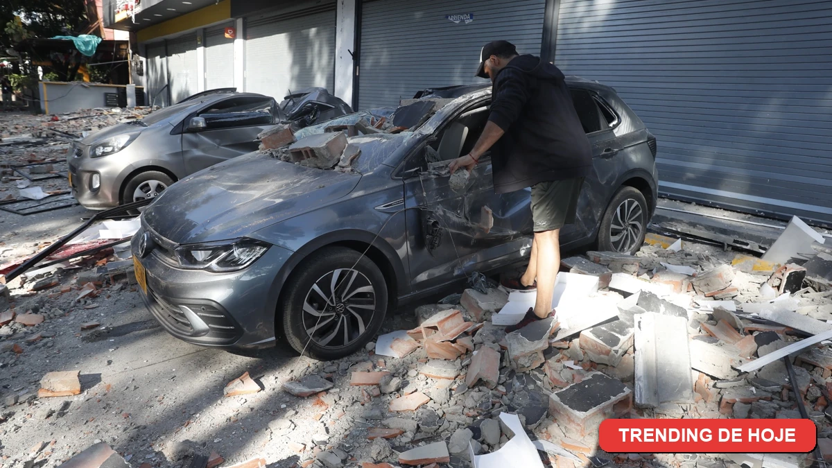 Imagem final com badge da categoria Trending de Hoje sobre o terremoto de magnitude 7,4 que atingiu a Colômbia em 10 de agosto de 2026, com uso de tecnologia de alerta precoce e drones no resgate
